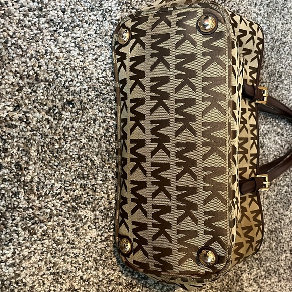 Michael Kors purse - Picture 3 of 8